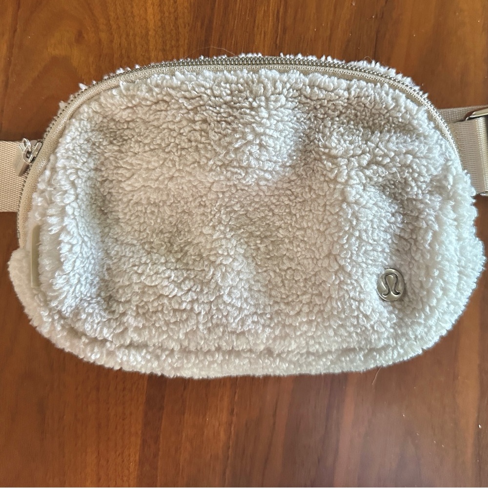 Lululemon Sherpa Belt Bag